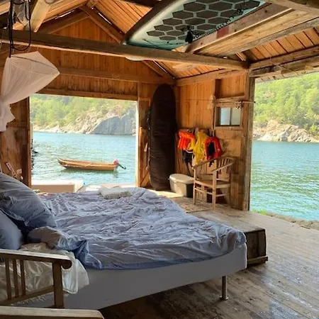 別荘 Summerhouse In South Of Norway With Privat Boat House. アーレンダール