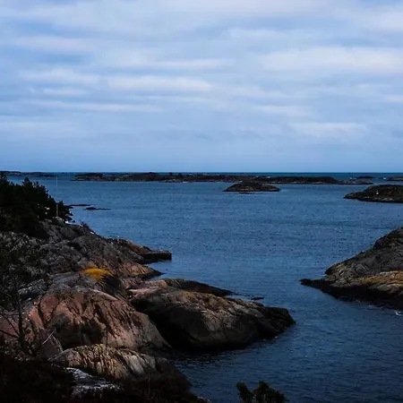 Summerhouse In South Of Norway With Privat Boat House. Dom wakacyjny